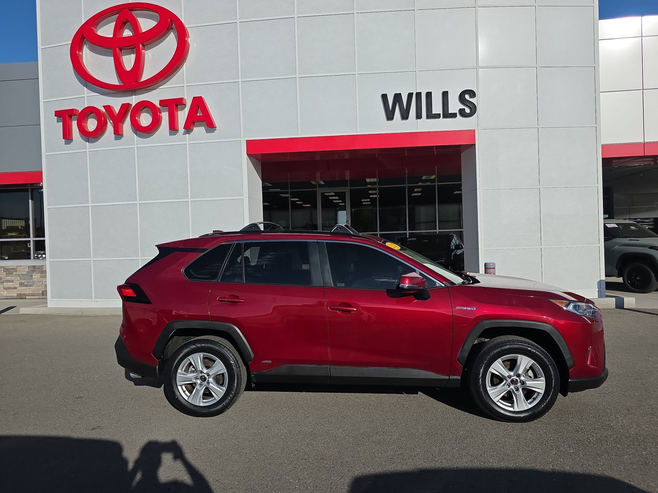 Used 2021 Toyota RAV4 XLE w/ Convenience Package AWD/4WD image 1