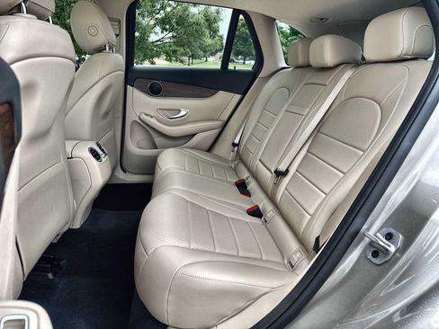 Certified 2022 Mercedes-Benz GLC 300 image 4
