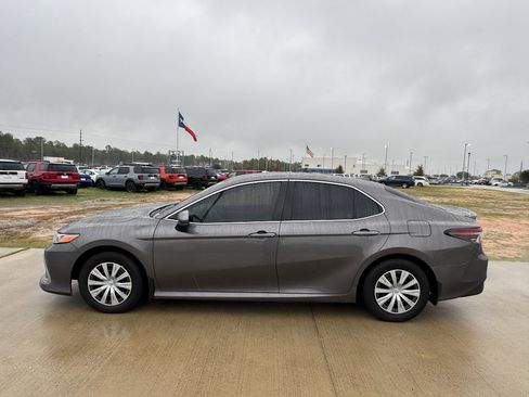 Used 2023 Toyota Camry LE image 5