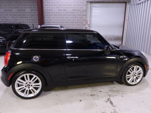 Used 2017 MINI Cooper S w/ Premium Package FWD image 6
