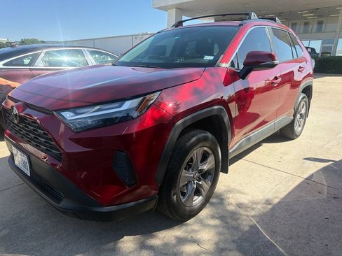 Used 2022 Toyota RAV4 XLE FWD image 1