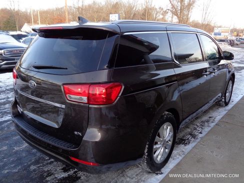 Used 2017 Kia Sedona EX image 3