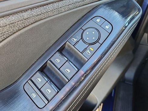 Used 2023 Nissan Rogue SV image 32