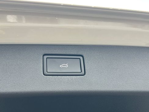 New 2026 Volkswagen Tiguan SE R-Line image 15