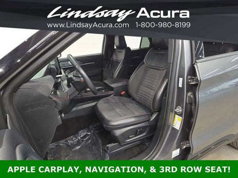 Used 2025 Ford Explorer ST-Line w/ ST-Line Street Pack image 11