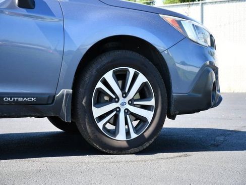 Used 2018 Subaru Outback 3.6R Limited AWD/4WD image 9