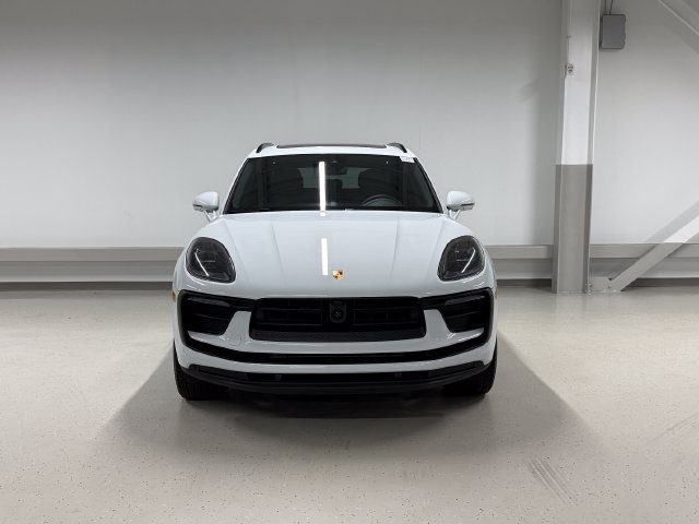Certified 2026 Porsche Macan AWD/4WD image 9
