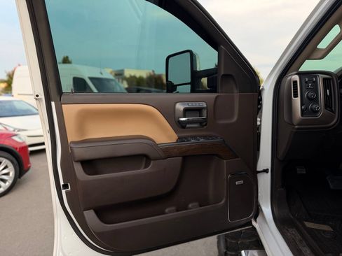 Used 2019 GMC Sierra 2500 Denali w/ Duramax Plus Package AWD/4WD image 29