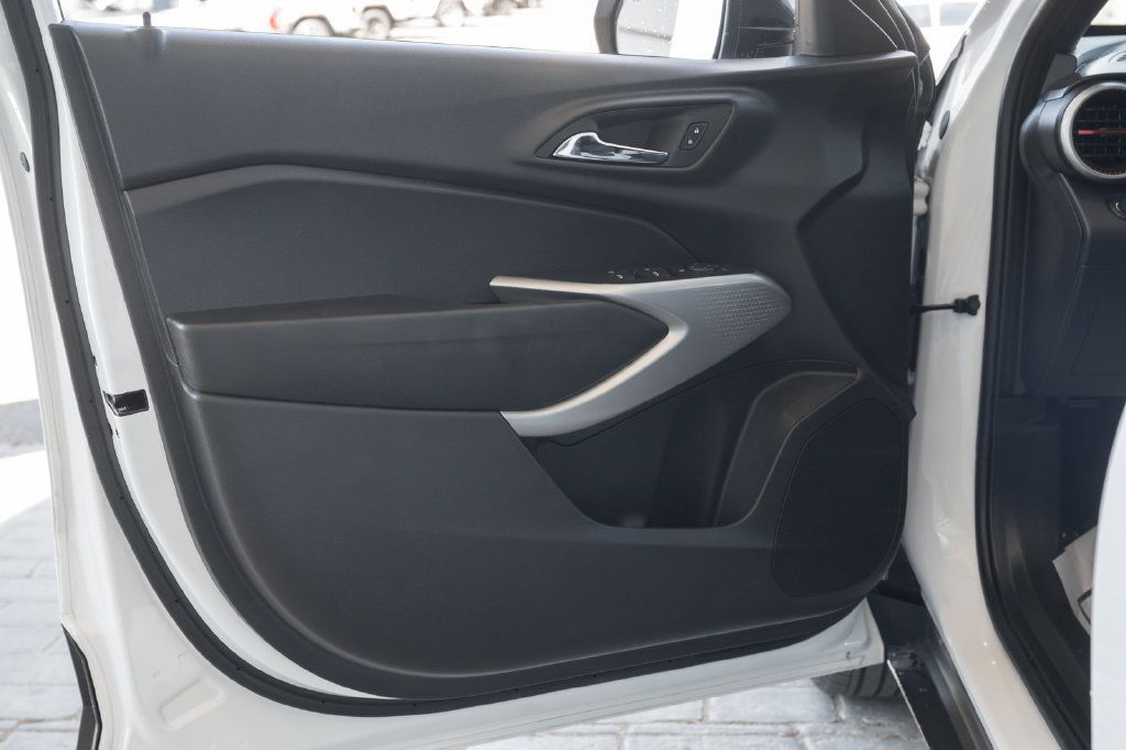 Used 2026 Chevrolet Trax RS w/ Driver Confidence Package FWD image 21