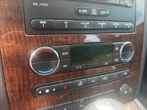 Used 2008 Ford Taurus Limited FWD image 27