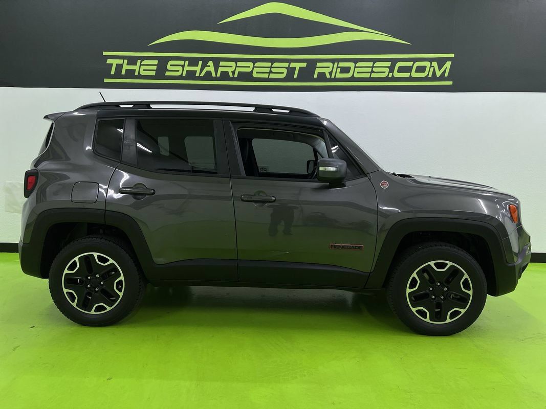 Used 2016 Jeep Renegade Trailhawk w/ Premium Trailhawk Package AWD/4WD image 11