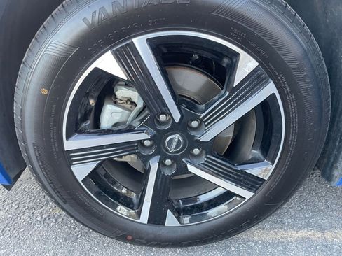 Used 2025 Nissan Sentra SV image 35