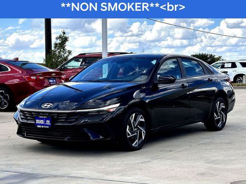 Used 2025 Hyundai Elantra Sport image 6