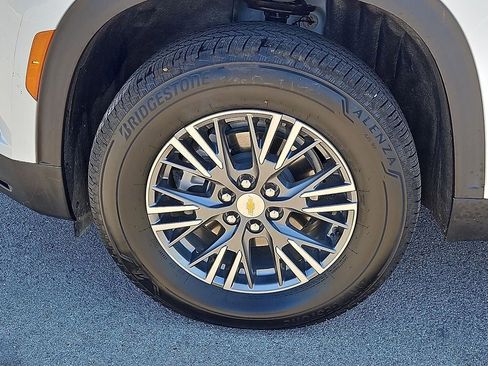 Used 2026 Chevrolet Traverse LT w/ Driver Confidence Package image 13