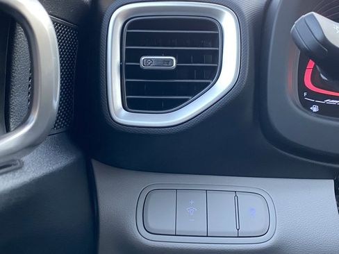 New 2025 Hyundai Venue SEL image 10