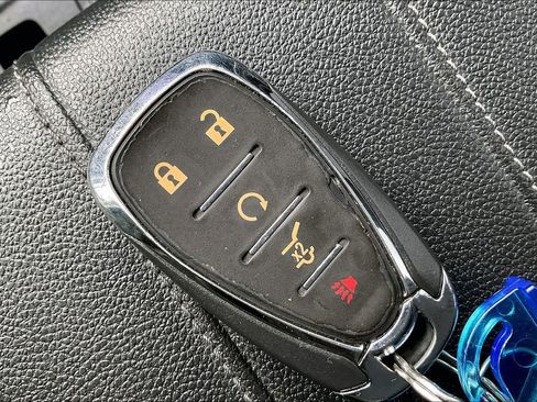 Used 2023 Chevrolet Traverse LT image 35