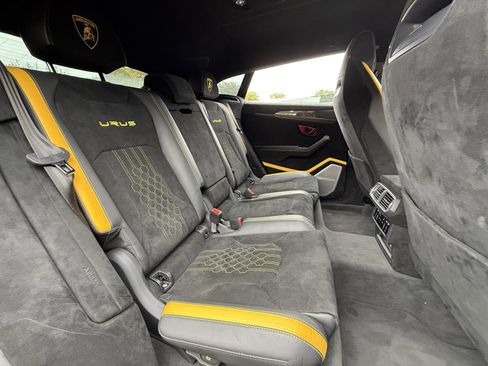 Used 2024 Lamborghini Urus Performante image 13