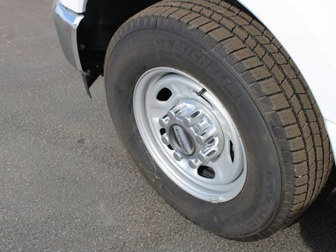 Used 2025 Ford F250 XL w/ XL Chrome Package RWD image 34