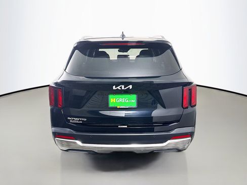 Used 2024 Kia Sorento S image 8