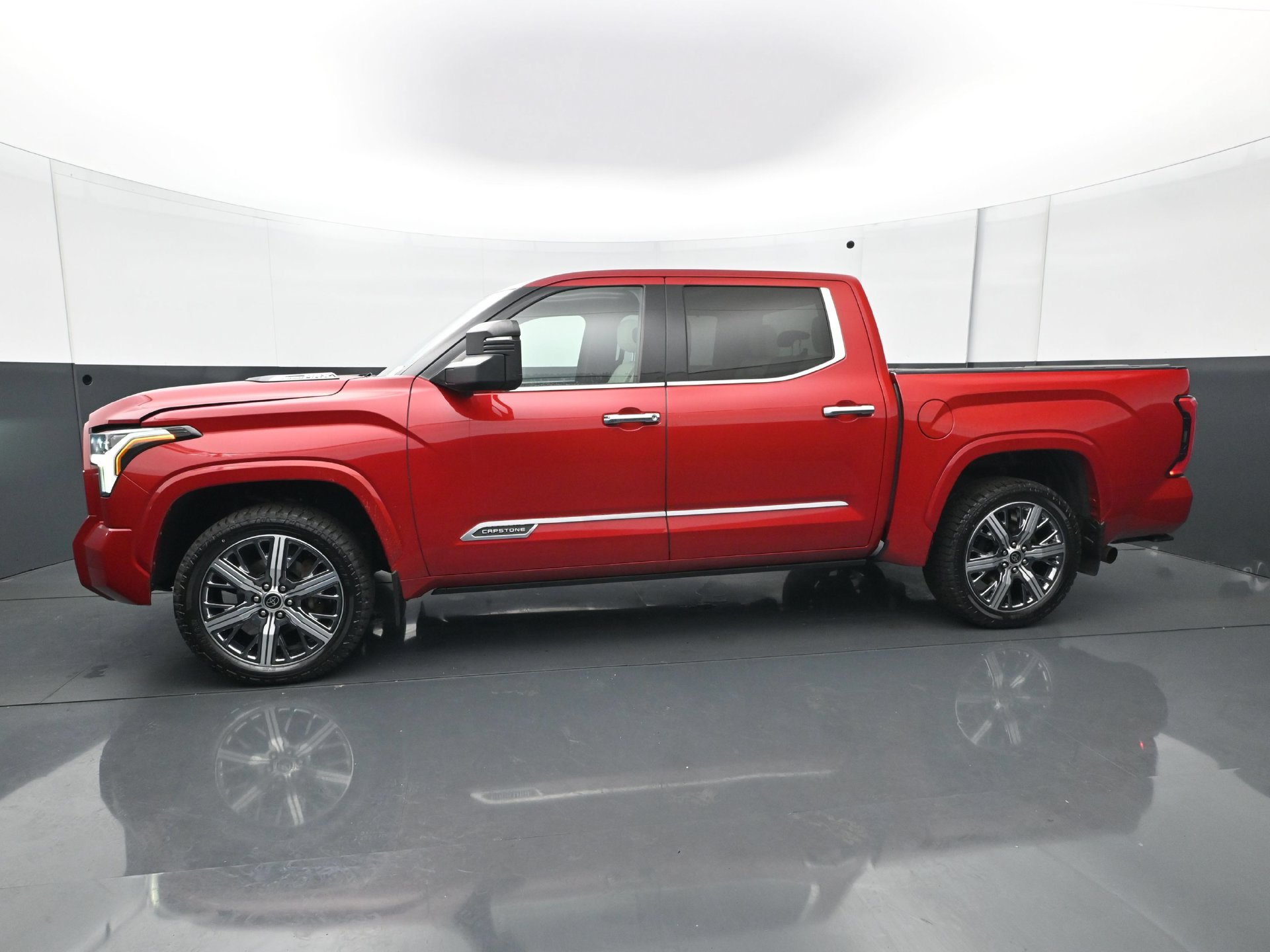 Used 2023 Toyota Tundra Capstone AWD/4WD image 3