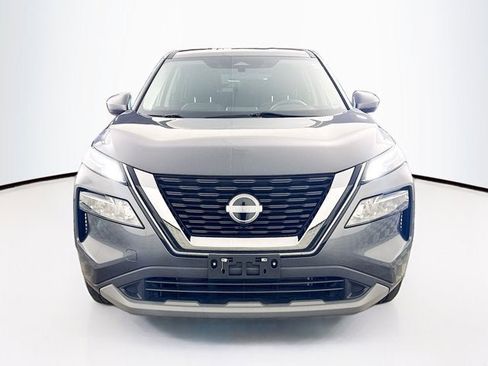 Used 2023 Nissan Rogue SV image 2