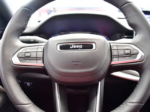 Used 2025 Jeep Compass Limited AWD/4WD image 19
