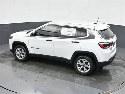 Used 2025 Jeep Compass Sport w/ Mopar Graphics Package image 26