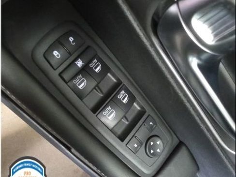 New 2026 Chrysler Pacifica Select image 17