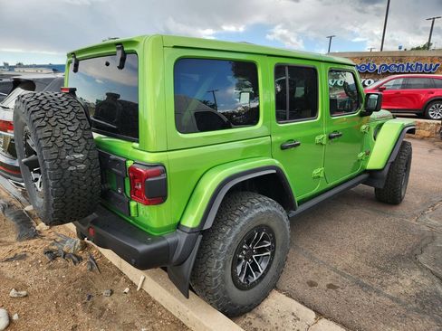 Used 2025 Jeep Wrangler Unlimited Rubicon AWD/4WD image 9