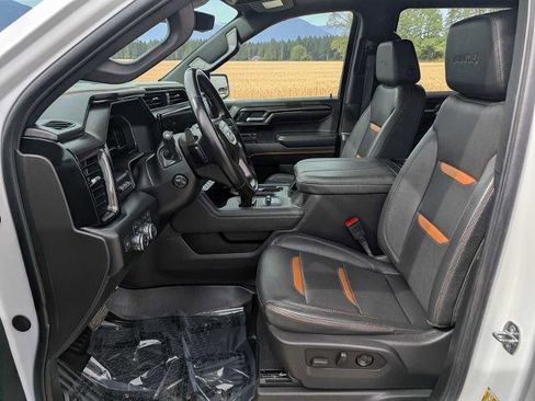 Used 2024 GMC Sierra 1500 AT4 w/ Technology Package AWD/4WD image 16