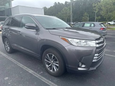Used 2018 Toyota Highlander XLE FWD image 4