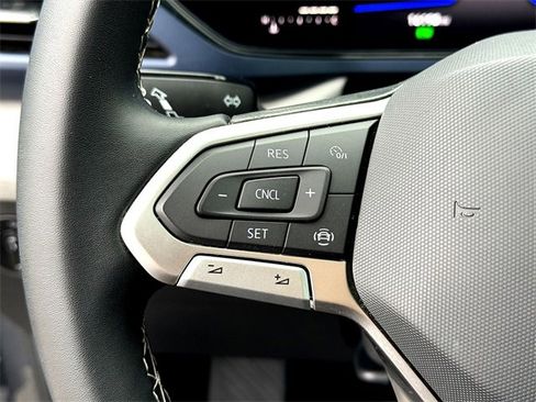 Certified 2022 Volkswagen Taos SE image 16