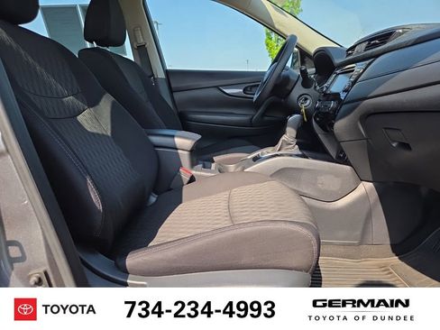 Used 2020 Nissan Rogue S FWD image 17