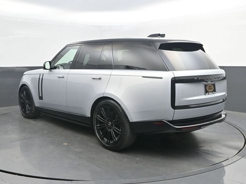 Used 2024 Land Rover Range Rover SE AWD/4WD image 3
