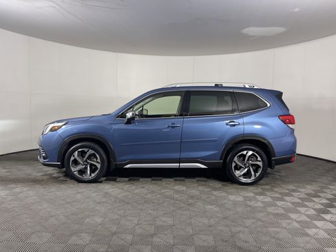 Used 2023 Subaru Forester Touring image 3