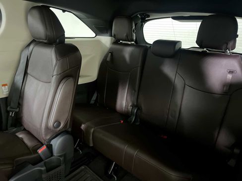 Used 2023 Toyota Sienna Platinum image 26