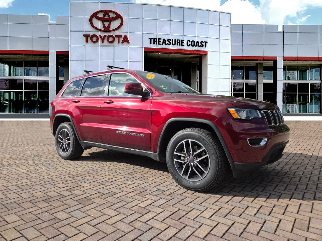 Used 2019 Jeep Grand Cherokee Laredo w/ 18" Wheel & 8.4" Radio Group AWD/4WD image 1
