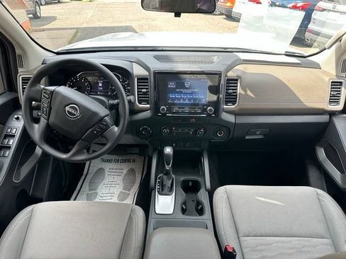 Used 2022 Nissan Frontier SV w/ Technology Package AWD/4WD image 17