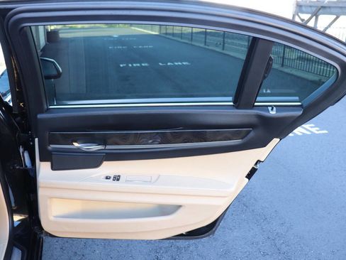 Used 2013 BMW 750Li image 40