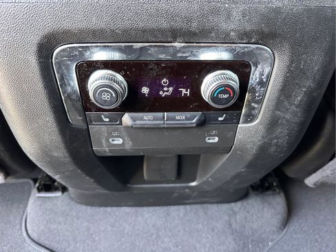 Used 2024 GMC Yukon XL SLT w/ SLT Luxury Package AWD/4WD image 12