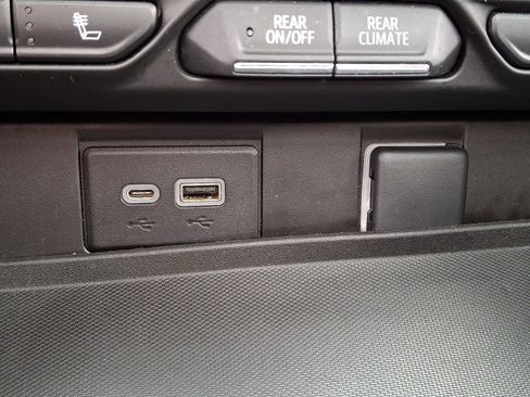 Used 2022 Chevrolet Tahoe Z71 w/ Luxury Package image 26