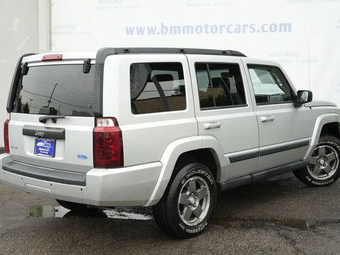 Used 2007 Jeep Commander Sport AWD/4WD image 3