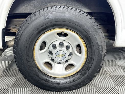 Used 2021 Chevrolet Express 2500 RWD image 24