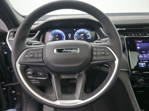 New 2025 Jeep Grand Cherokee L Altitude image 2