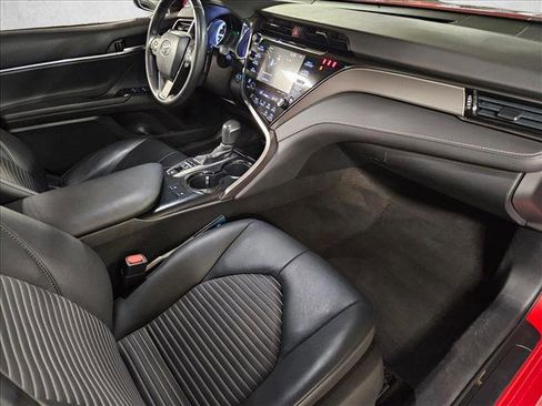 Used 2019 Toyota Camry SE w/ Sunroof Package FWD image 20
