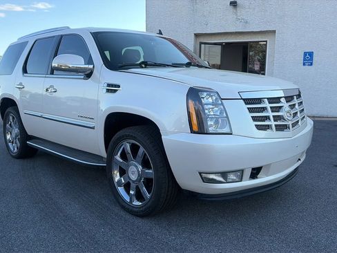 Used 2012 Cadillac Escalade Luxury image 5