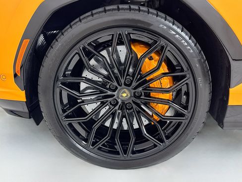 Used 2025 Lamborghini Urus SE AWD/4WD image 9