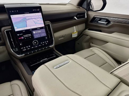 Used 2026 GMC Yukon Denali w/ Sun & Power Step Package AWD/4WD image 25