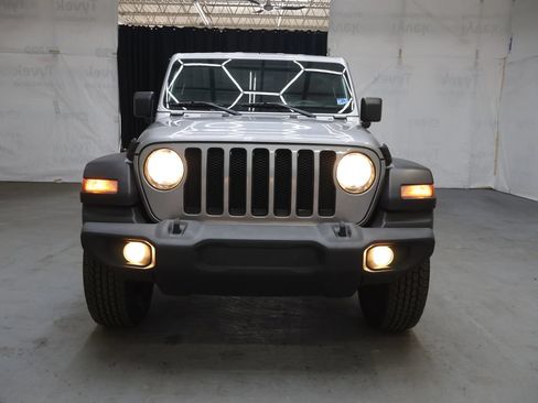Used 2019 Jeep Wrangler Unlimited Sport AWD/4WD image 2