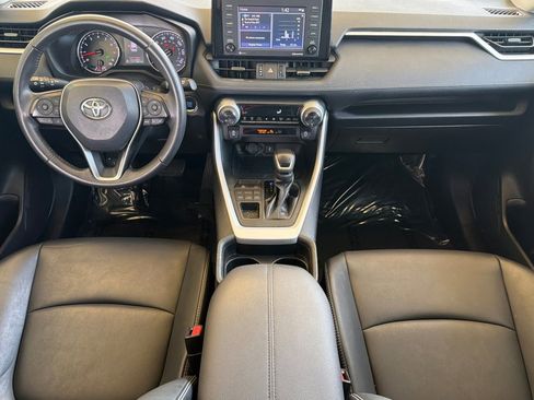 Used 2021 Toyota RAV4 XLE Premium image 17